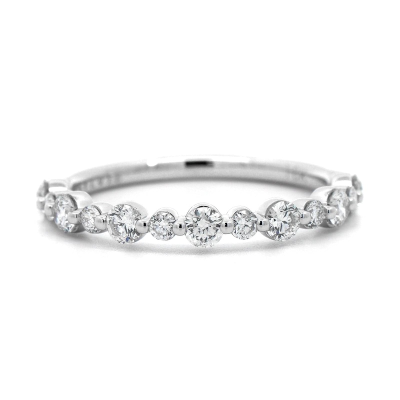 18K White Gold Alternating Small and Large Diamond Wedding Ring