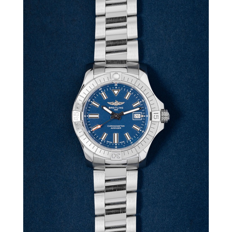 Breitling Avenger A17318