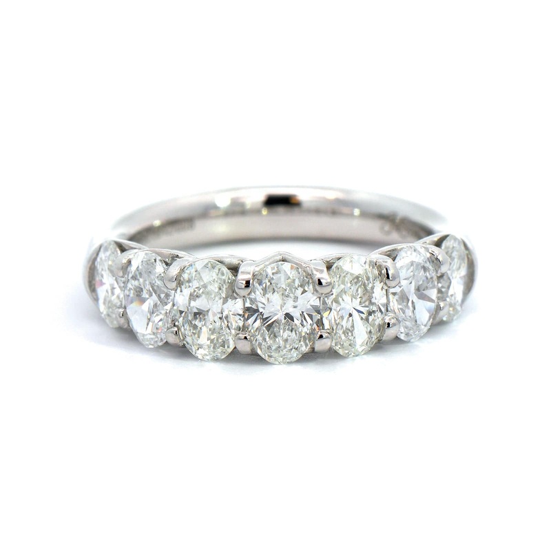 Platinum Shared Prong Graduating Oval Diamond Band